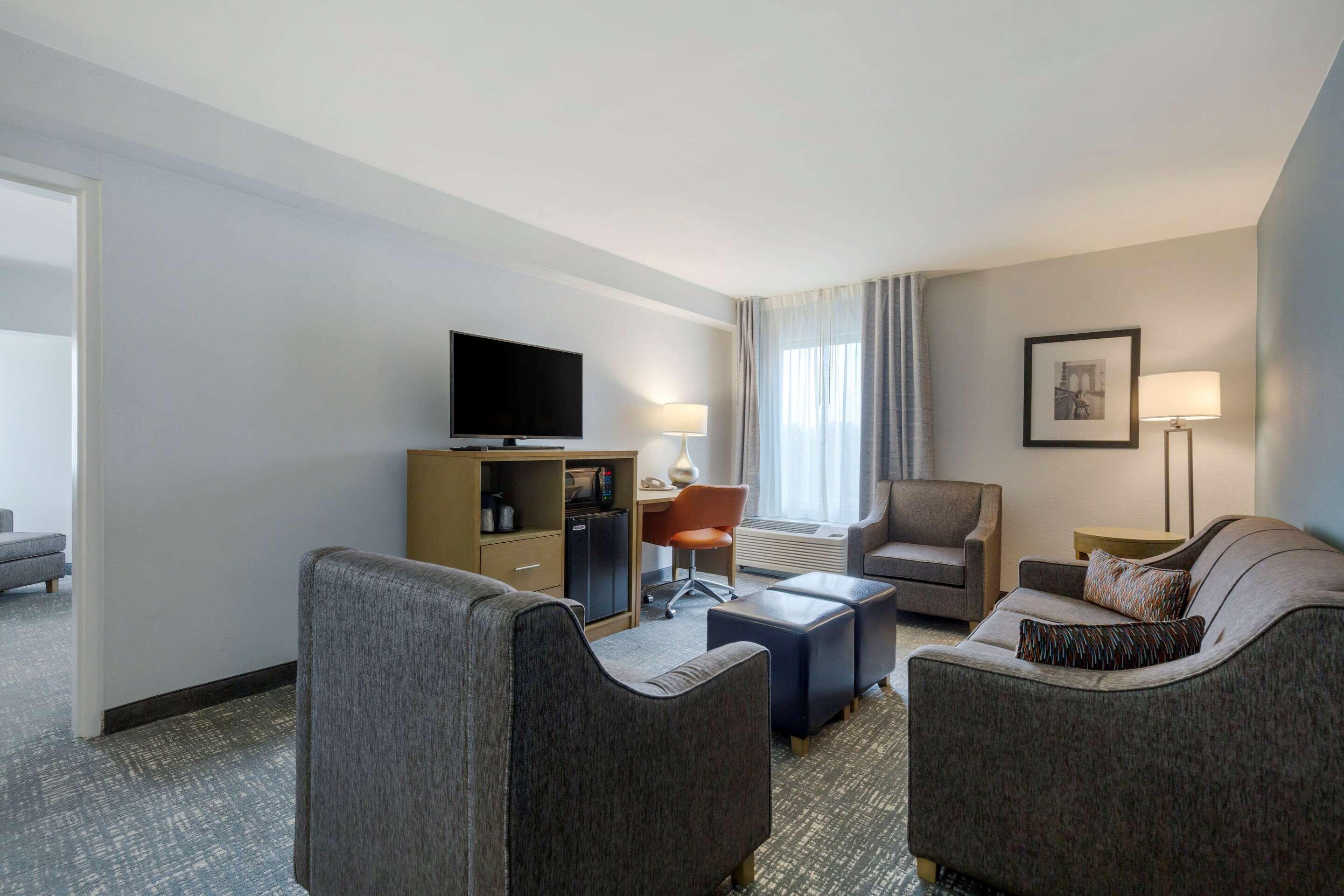 Comfort Inn & Suites Alexandria West מראה חיצוני תמונה