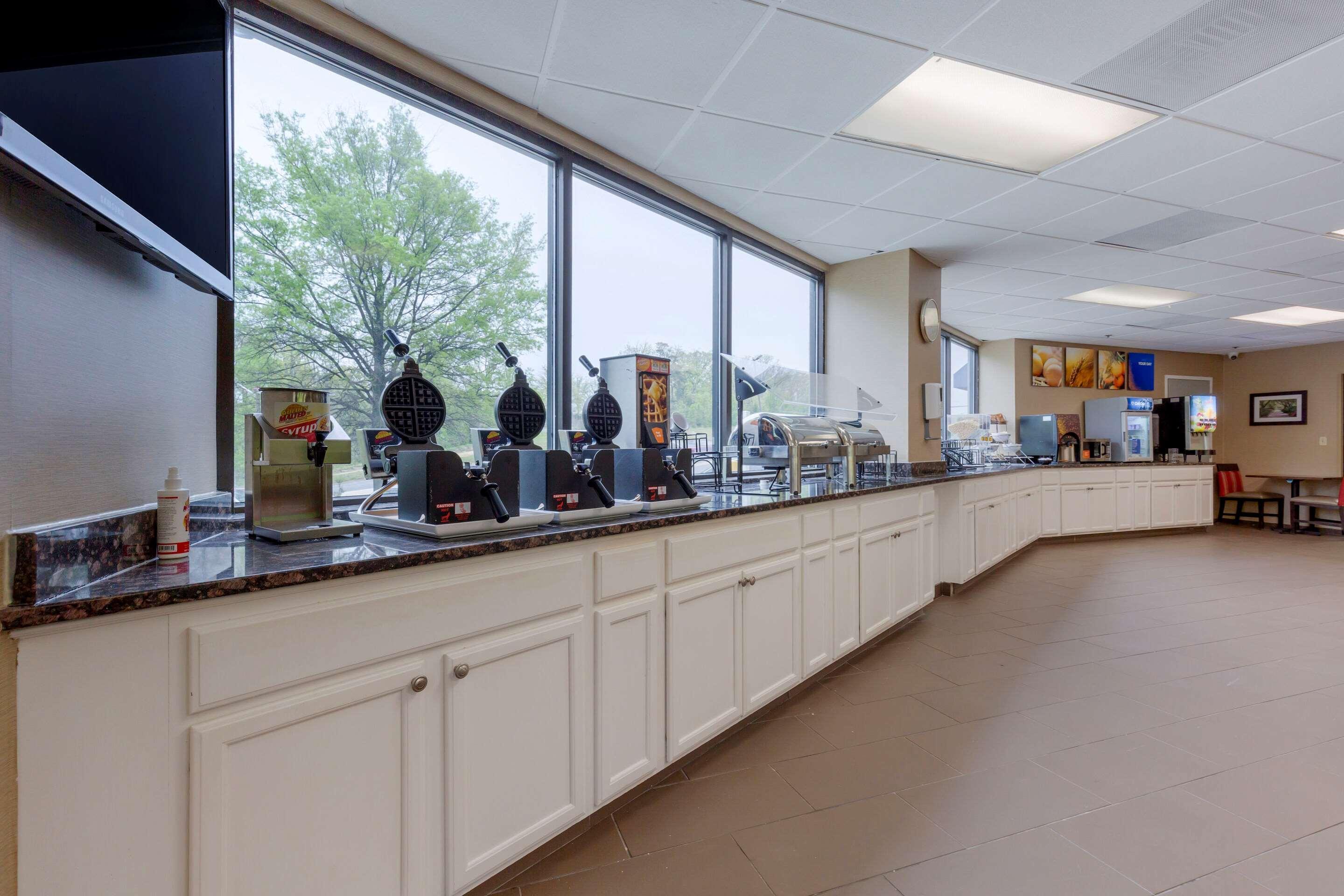 Comfort Inn & Suites Alexandria West מראה חיצוני תמונה